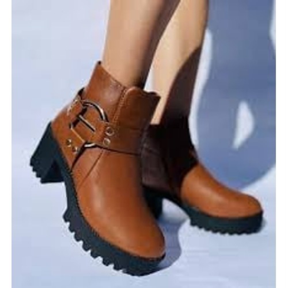 Forever Link Women's Brown Chunky Heel Combat Ankle Boots Size 7.5